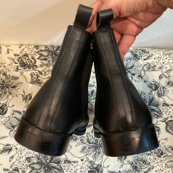 OFFICE LONDON Sz 40 Leather Chelsea Style Pull On Booties - Picture 5 of 9